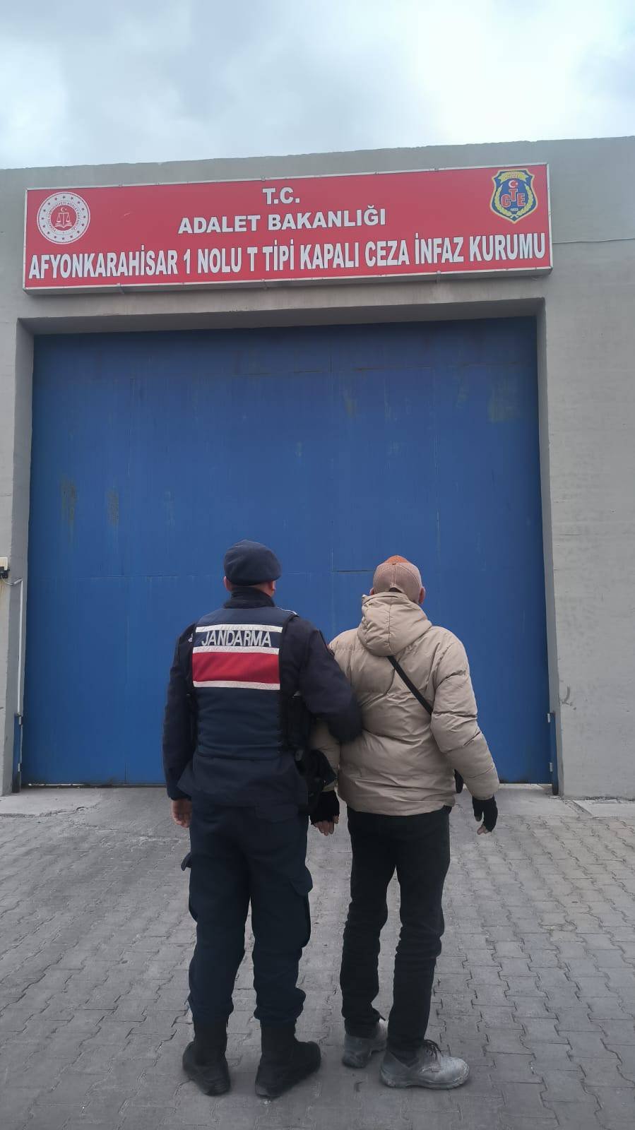 Aranan Şahıs Sülümenli Beldesinde Jandarma Tarafından Yakalandı.