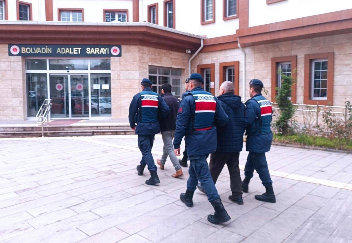 Jandarma Asayiş Devriyesi Kesinleşmiş Hapis Cezası Bulunan Şahısları Yakaladı